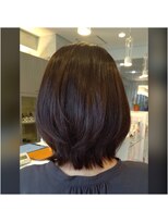 ルイラパレ(Louis La Pale)&nbsp;外ハネ・ミディアムボブ