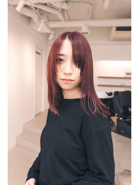 シカ(sica) 顔まわりレイヤーレッドカラー