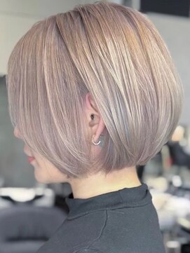 ヴィズバイエリーツ(vizz by elyts) ハイトーンボブ/ショート/ミルクティーグレージュ/北谷/エクステ