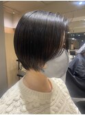 前下がりボブ　ハンサムショート　黒髪