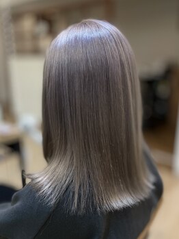 ザシラ 市川南店(THE SIRA)の写真/【水光肌カラー】イエベ・ブルベ問わず、肌なじみ抜群◎芯から光沢感のあるカラー！