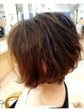 美容室 コーラル エアリーミディアムヘア