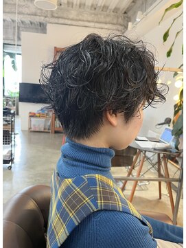 ビハインドザカーテン(BEHIND THE CURTAIN) 黒髪×マッシュ×無造作パーマ