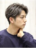 カジュアルフェザーパーマ×刈り上げツーブロックセンターパート