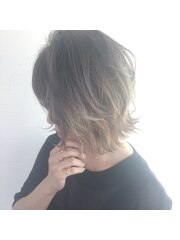 外ハネ無造作ヘアー×ウルフカット×イルミナ×グラデーション