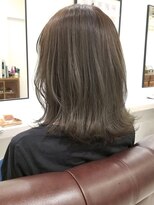 インビテーション(invitation)&nbsp;赤みを消したオリーブグレージュ