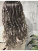 コントラストの効いた外国人風シルバーアッシュ☆