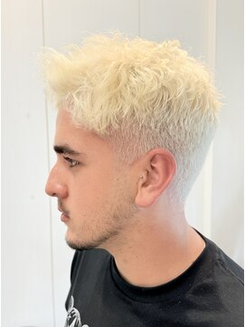 ヘアーアンドグルーミング ヨシザワインク(HAIR&GROOMING YOSHIZAWA Inc.) メンズ刈り上げショート癖毛風/海外おしゃれ/金髪