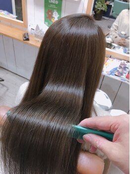 【新髪質改善/膨らみが気になる方必見★髪質改善縮毛 ＋カット\17000】自然な仕上がりのストレートに♪