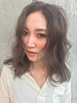 ジーナ(XENA) スモークアッシュベージュ