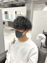 キートス(Kiitos)&nbsp;強めツイストパーマ前下がりうざバングスタイル