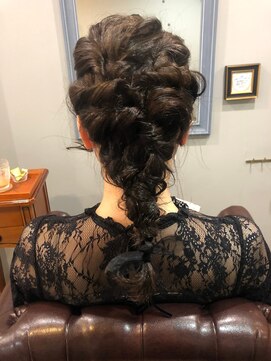 ウィーク 梅田(UiiC) 飾りなしでも可愛いあみおろしスタイル【uiic stylist rira】