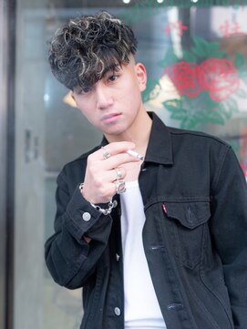 エフエム 明大前(FM) バーバー　ホワイトスペインカール