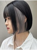 ”インナーカラーホワイトシルバー×ぱつっとボブ