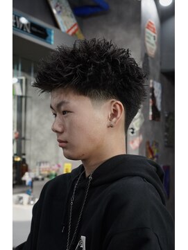 ツークツワンク バーバー 新宿(ZUG2WANG BARBER) スパイキーショート