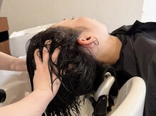 疲れを癒す極上のヘッドスパ。平日割でお得にご来店ください。