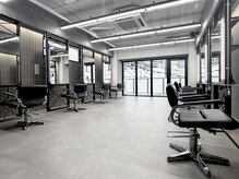 広々とした空間+ウェルカムドリンクでリラックスできるサロン時間 