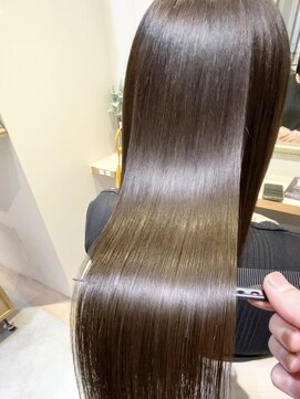 アンド ラ ブランシュ(&.La Blanche) カーキグレージュ/大人かわいいヘア/フェザーバング/大宮/関塚