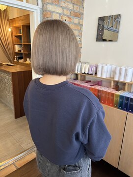 ココロヘアー マド(Cocolo hair MADO) ダブルカラーボブベージュ