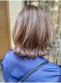 白髪ぼかしハイライト×ミディアムレイヤー