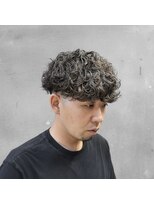 ウィスカーズ(Whiskers)&nbsp;スキンフェード×スパイラルパーマ