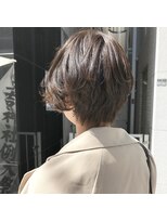 デフィー(DEFY)&nbsp;前髪長めのショートスタイル