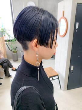 テトヘアー(teto hair) 刈り上げショート、ネイビーカラー、ブルーブラック、前下がり