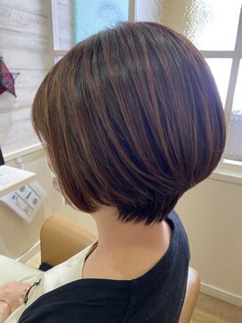 エム インターナショナル 白岡 キュート(EMU international CUTE) レイヤーショートボブ