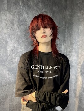イコ(.ico) レッドカラー　20代30代　ウルフカット　レイヤー　ブリーチ