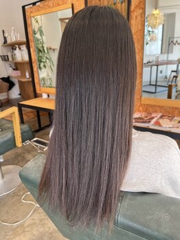 髪質改善で最高のツヤ髪へ。ダメージを受けた髪も酸熱トリートメントで髪の芯から潤いを与えます！