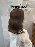 オリーブベージュ