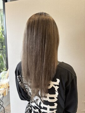 リヴナ(Livna) 黄色味を抑えたミルクティーグレージュ◎