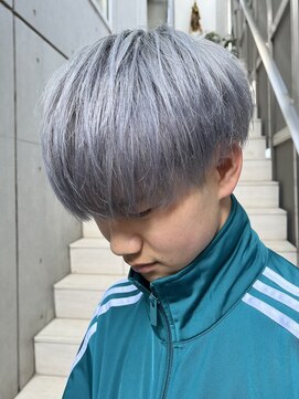 ニコトウキョウ 新宿(nico TOKYO) メンズ刈り上げマッシュブリーチカラーホワイトシルバー