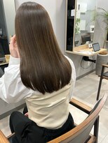 カミエ(kamie) セミロングブラウン×透明感カラーで叶える上品な大人スタイル