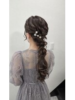 ベルグロー 北新地(BELLEGROW)&nbsp;真珠飾りの編み込みヘア｜梅田・北新地ヘアセット