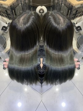 プレシャスバイプロデュース(precious by Produce) 艶オリーブグレージュ[町田／町田駅/町田駅前店/学割U24/JR町田]