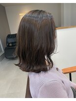 テム(TeM)&nbsp;ツヤ感グレージュ×切りっぱなしミディボブ