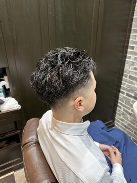 ミリオンバックス 御徒町店(Million Backs) ビジネスパーマ/波巻き/束感ショート<理容室>[メンズ]