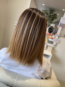 クロス(cross) バレイヤージュ×レイヤーボブ