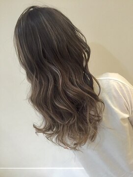 グッドフェローズ ミナミホリエ(GoodFellas minamihorie) ハイライトがアクセント♪外国人風グレージュカラー☆