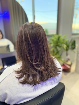 ブルー(Blue) ミディアムレイヤー×ベージュカラー【hair&spa Blue】