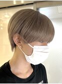 原宿メンズブリーチカラーベージュグレージュセンターパート束感