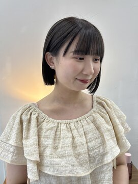 シー(thee) ぱつっとボブ