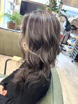 ルーナヘアー(LUNA hair)&nbsp;コントラストハイライト ブリーチ グレー ベージュ 白髪ぼかし