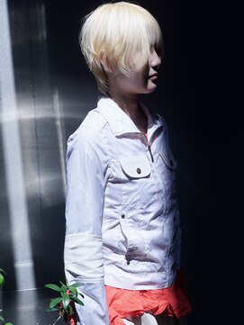 ヴァーディ オモテサンドウ(Vardy omotesando) blonde/抜きっぱなし ショート ハイトーン ブロンド 金髪