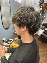 《*ニュアンスパーマ*》センターパートとの相性抜群＊綺麗な毛流れで、厳しい職場や学校でも