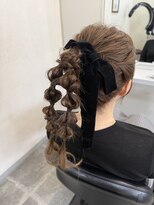 イズミ(izumi)&nbsp;ポニーテール編みおろし