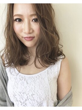 ルナ(Luna) ベージュ×ミディアム