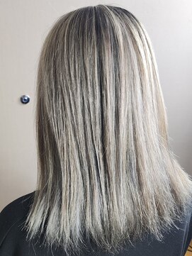 シャルシェ(Chercher) シャドウルーツ★ロイヤルホワイトシルバーバレイヤージュ