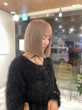 ウタリ(utari) 艶ぷるハイトーンボブ【難波 桜川/ケアブリーチ】